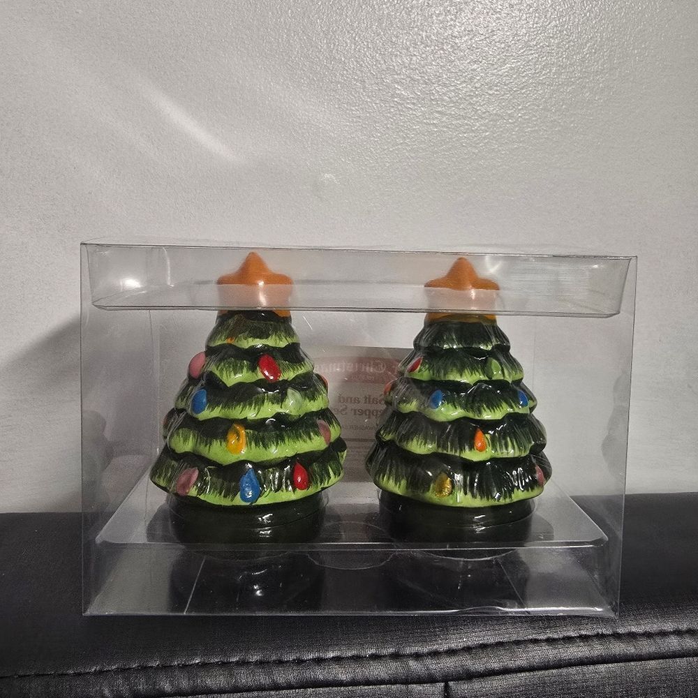 Christmas Tree Ceramic Salt & Pepper Shaker Set w/ Plugs Holiday Star Lights New